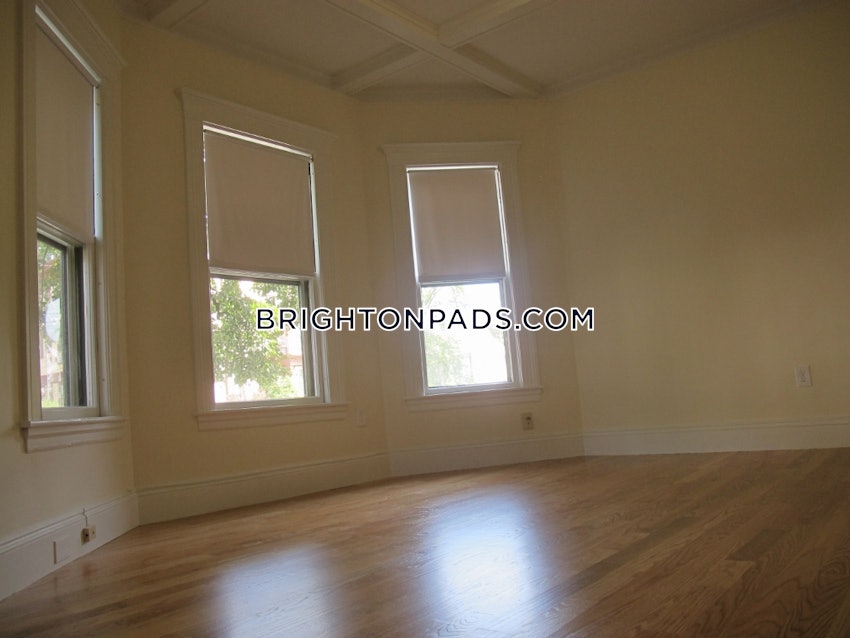 BOSTON - BRIGHTON - OAK SQUARE - 3 Beds, 1 Bath - Image 1