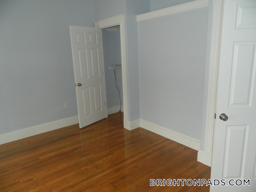 BOSTON - BRIGHTON - OAK SQUARE - 3 Beds, 1 Bath - Image 4