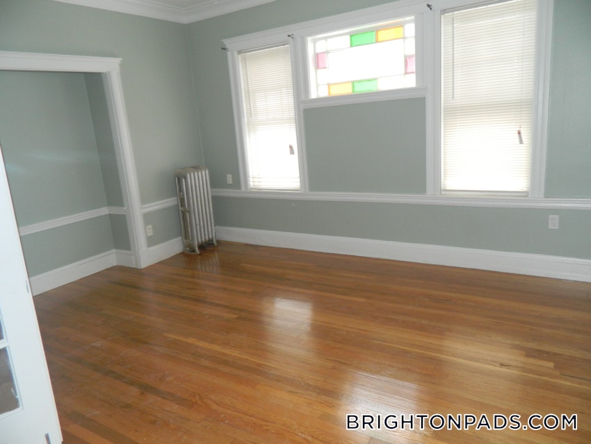 BOSTON - BRIGHTON - OAK SQUARE - 3 Beds, 1 Bath - Image 3