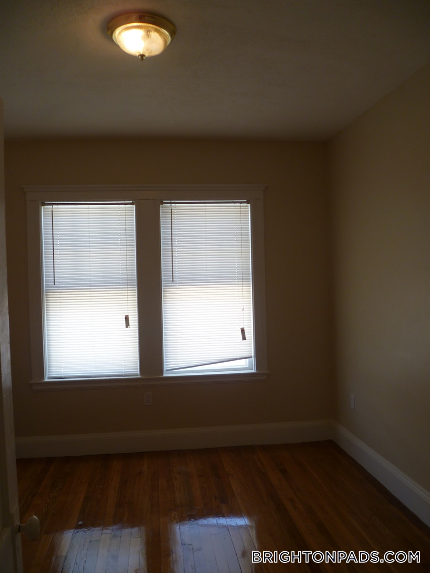 BOSTON - BRIGHTON - OAK SQUARE - 3 Beds, 1 Bath - Image 11