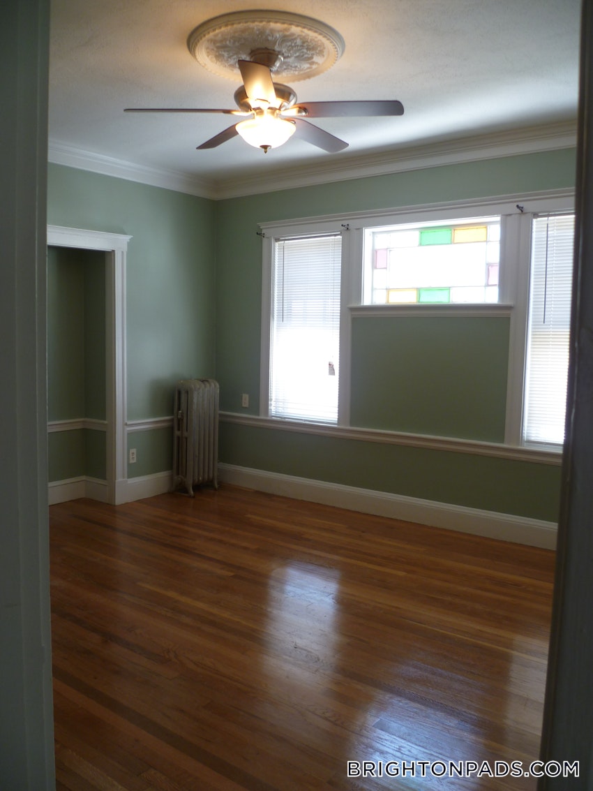 BOSTON - BRIGHTON - OAK SQUARE - 3 Beds, 1 Bath - Image 12