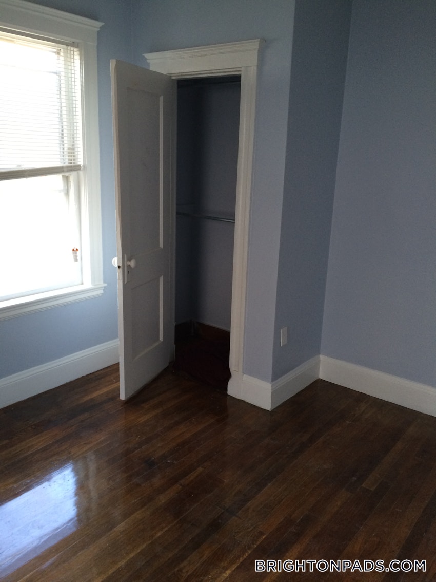 BOSTON - BRIGHTON - OAK SQUARE - 3 Beds, 1 Bath - Image 2