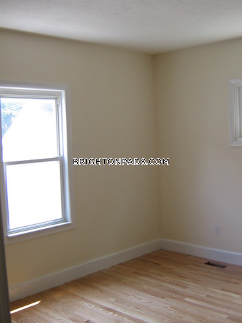 BOSTON - BRIGHTON - OAK SQUARE - 3 Beds, 1 Bath - Image 1