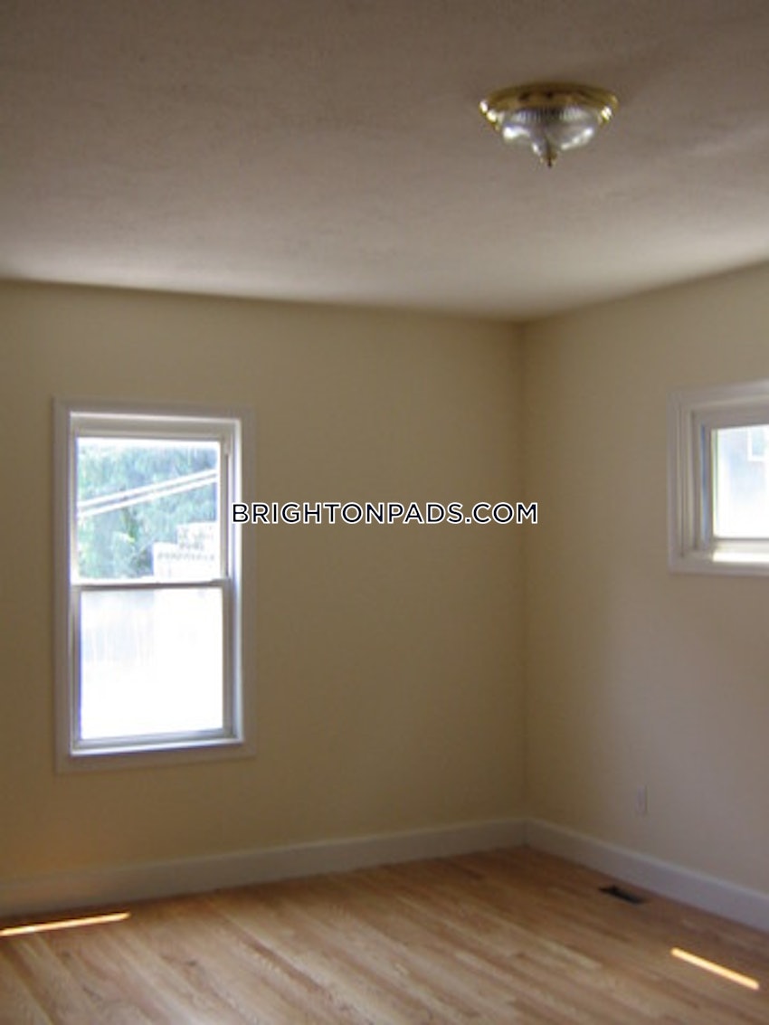 BOSTON - BRIGHTON - OAK SQUARE - 3 Beds, 1 Bath - Image 2