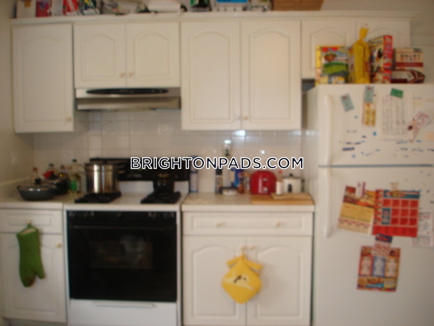 BOSTON - BRIGHTON - OAK SQUARE - 3 Beds, 1 Bath - Image 2