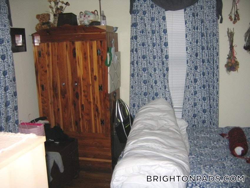 BOSTON - BRIGHTON - OAK SQUARE - 3 Beds, 1 Bath - Image 6