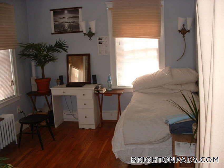 BOSTON - BRIGHTON - OAK SQUARE - 3 Beds, 1 Bath - Image 14