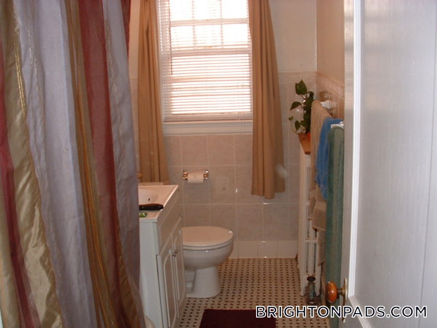 BOSTON - BRIGHTON - OAK SQUARE - 3 Beds, 1 Bath - Image 13