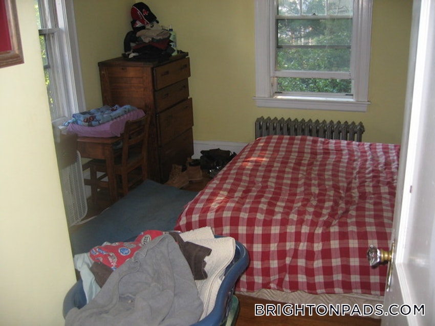 BOSTON - BRIGHTON - OAK SQUARE - 3 Beds, 1 Bath - Image 11