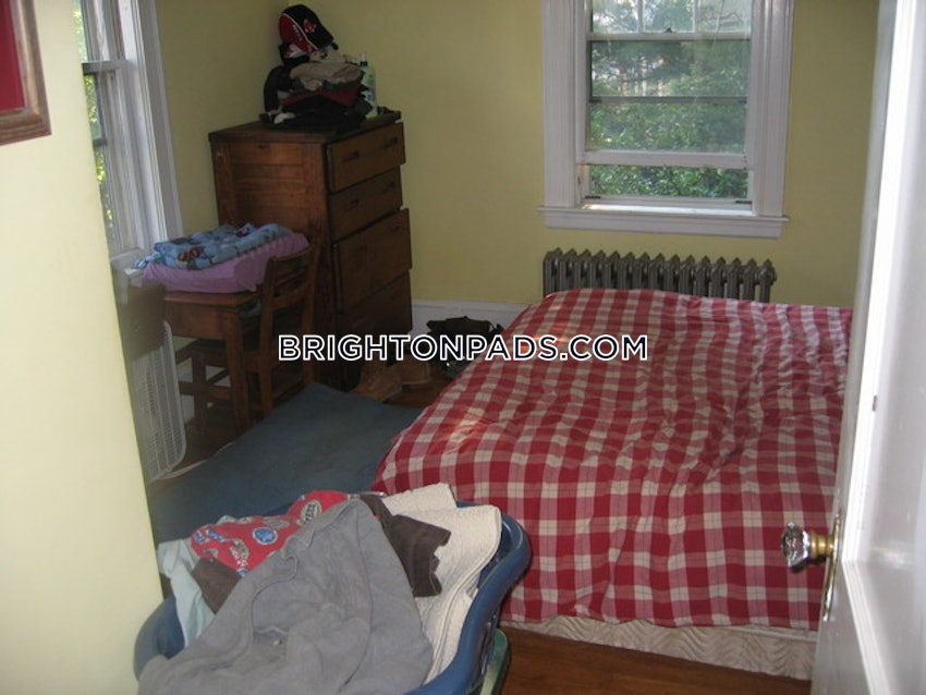 BOSTON - BRIGHTON - OAK SQUARE - 3 Beds, 1 Bath - Image 8