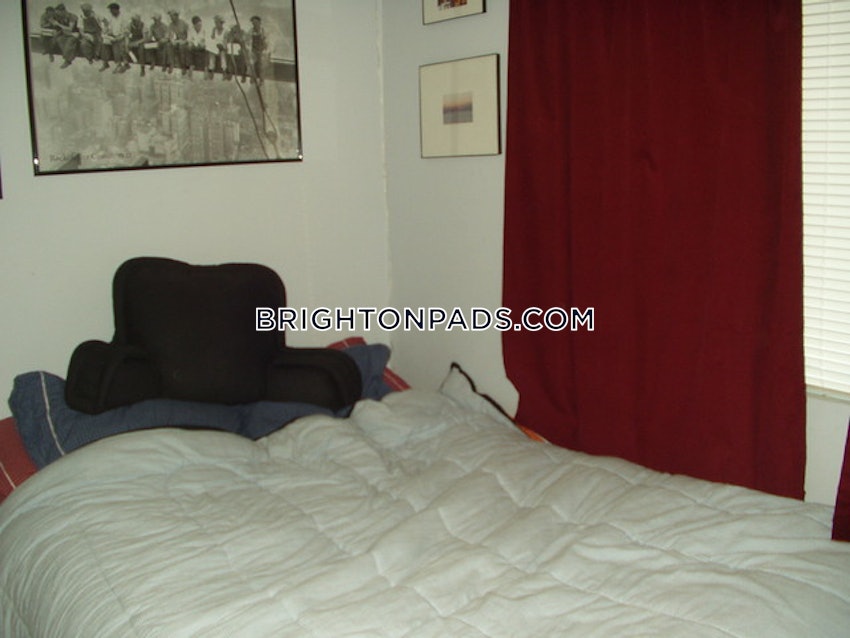 BOSTON - BRIGHTON - OAK SQUARE - 3 Beds, 1 Bath - Image 7