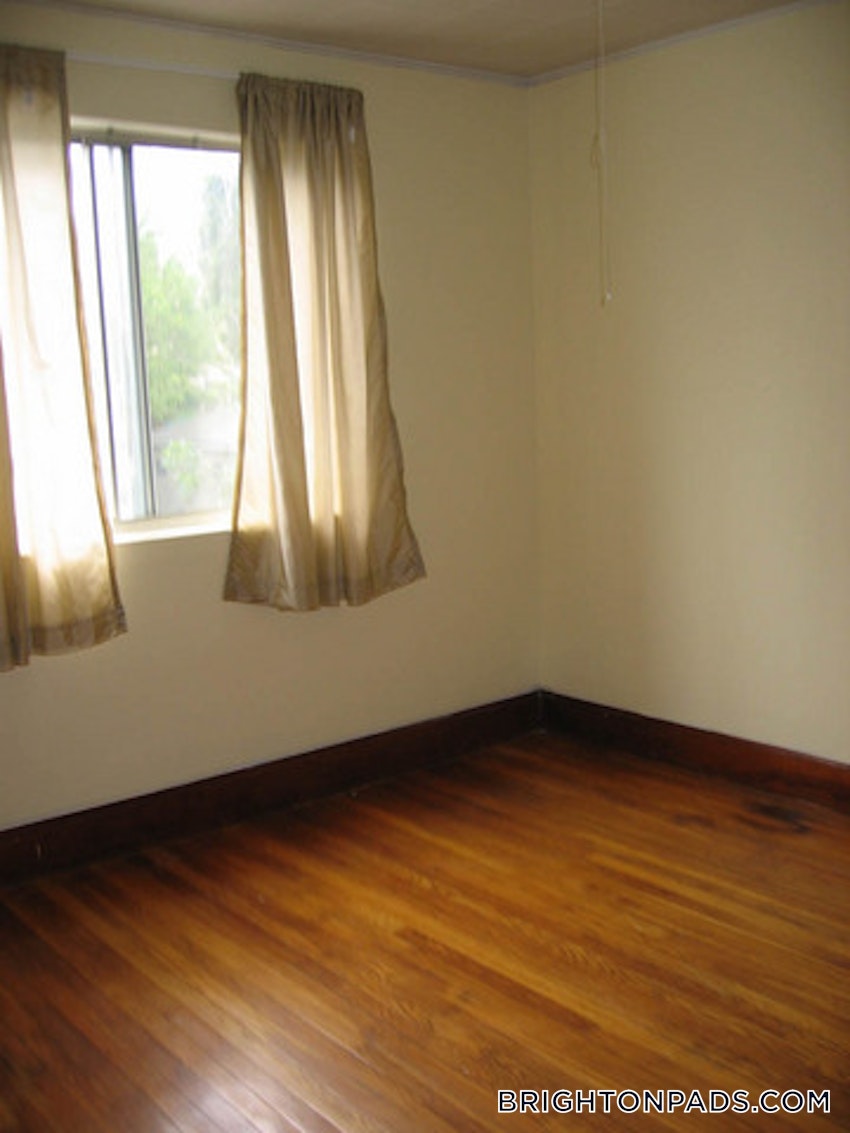 BOSTON - BRIGHTON - OAK SQUARE - 3 Beds, 1 Bath - Image 26