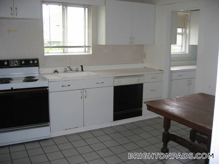 BOSTON - BRIGHTON - OAK SQUARE - 3 Beds, 1 Bath - Image 17