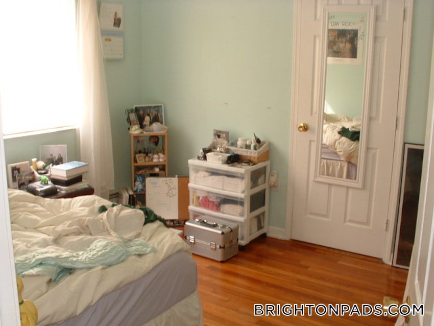 BOSTON - BRIGHTON - OAK SQUARE - 3 Beds, 1 Bath - Image 15