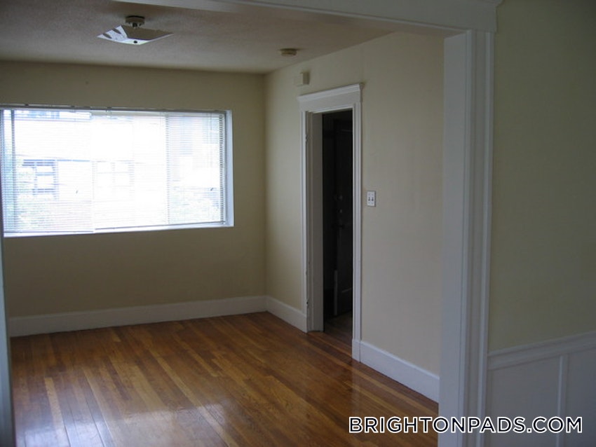 BOSTON - BRIGHTON - OAK SQUARE - 3 Beds, 1 Bath - Image 12