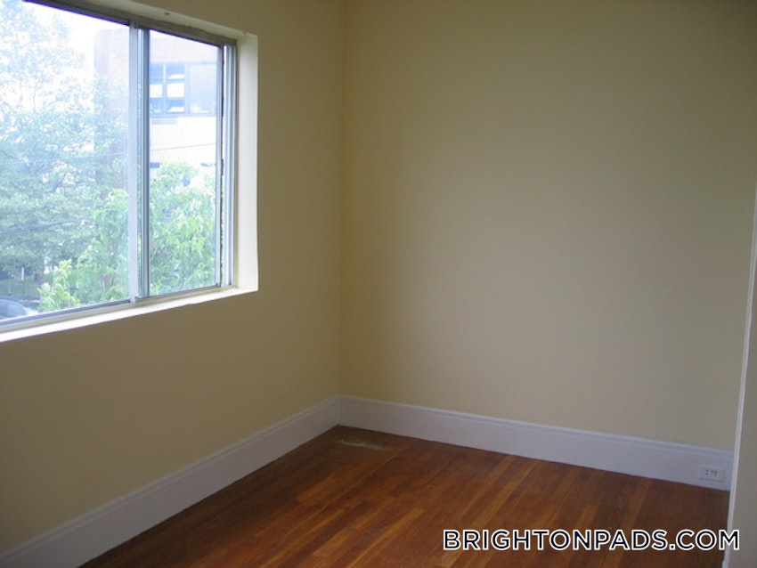 BOSTON - BRIGHTON - OAK SQUARE - 3 Beds, 1 Bath - Image 9