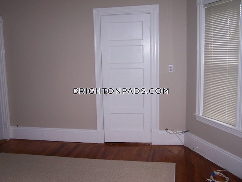 BOSTON - BRIGHTON - OAK SQUARE - 3 Beds, 1 Bath - Image 13