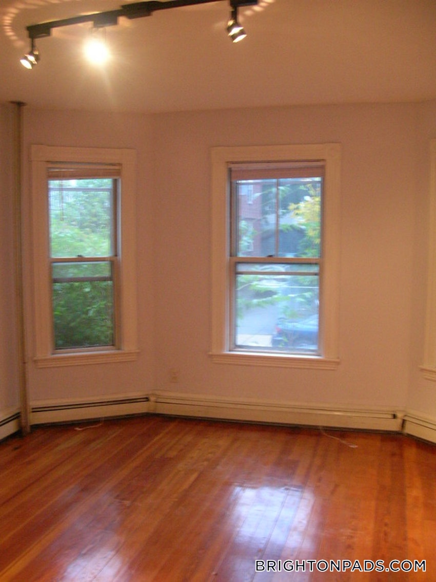 BOSTON - BRIGHTON - OAK SQUARE - 2 Beds, 1 Bath - Image 2