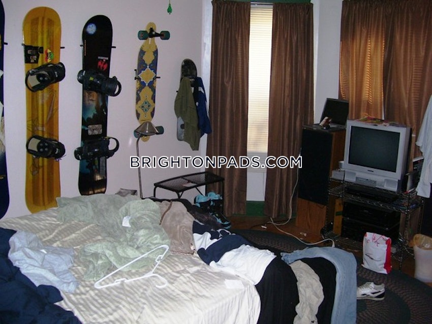 BOSTON - BRIGHTON- WASHINGTON ST./ ALLSTON ST. - 4 Beds, 2 Baths - Image 3