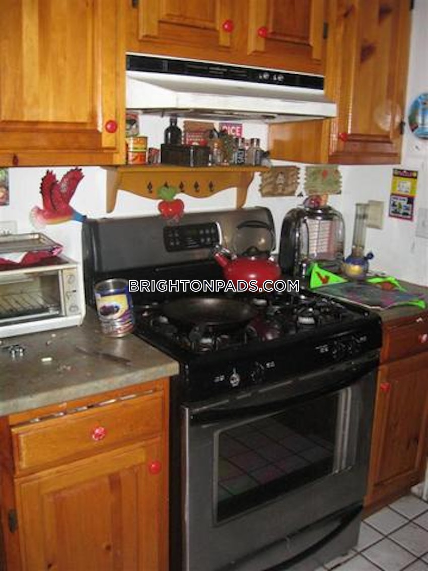 BOSTON - BRIGHTON- WASHINGTON ST./ ALLSTON ST. - 3 Beds, 1 Bath - Image 1