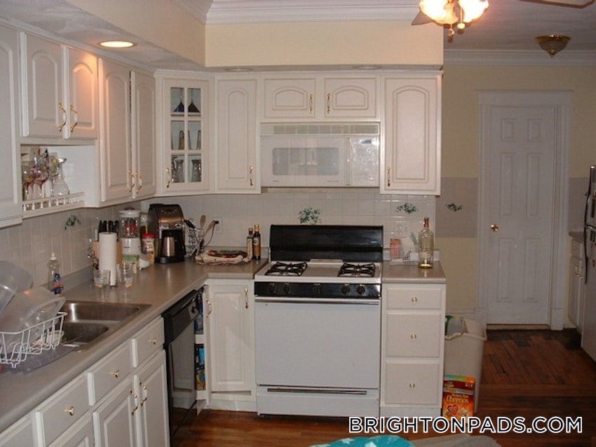 BOSTON - BRIGHTON- WASHINGTON ST./ ALLSTON ST. - 4 Beds, 2 Baths - Image 3