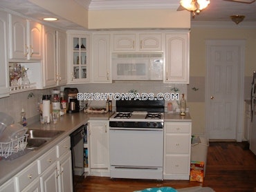 Boston - 4 Beds, 2 Baths