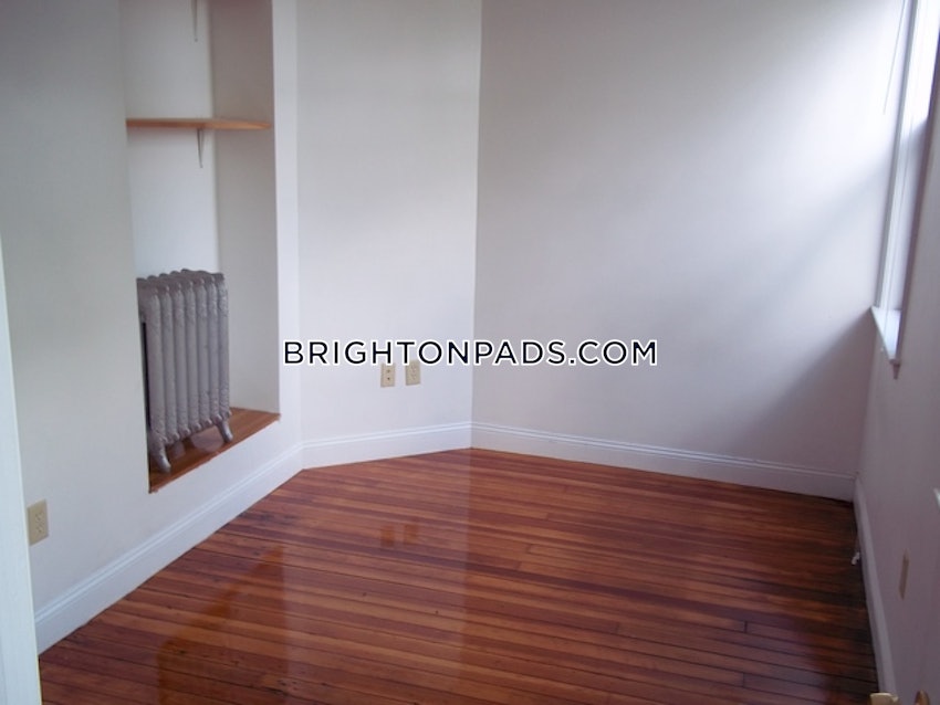 BOSTON - BRIGHTON - CLEVELAND CIRCLE - 4 Beds, 2 Baths - Image 9