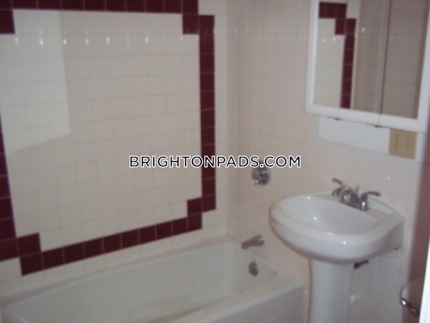 BOSTON - BRIGHTON - CLEVELAND CIRCLE - 4 Beds, 2 Baths - Image 17