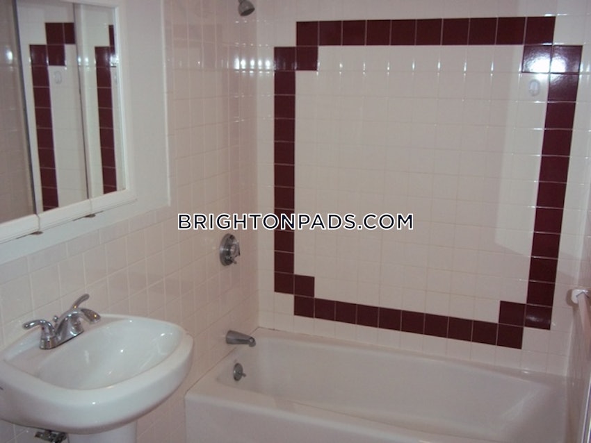 BOSTON - BRIGHTON - CLEVELAND CIRCLE - 4 Beds, 2 Baths - Image 16