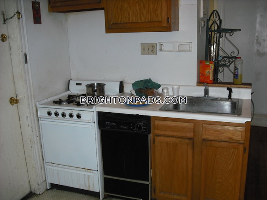 BOSTON - BRIGHTON- WASHINGTON ST./ ALLSTON ST. - 4 Beds, 1.5 Baths - Image 9