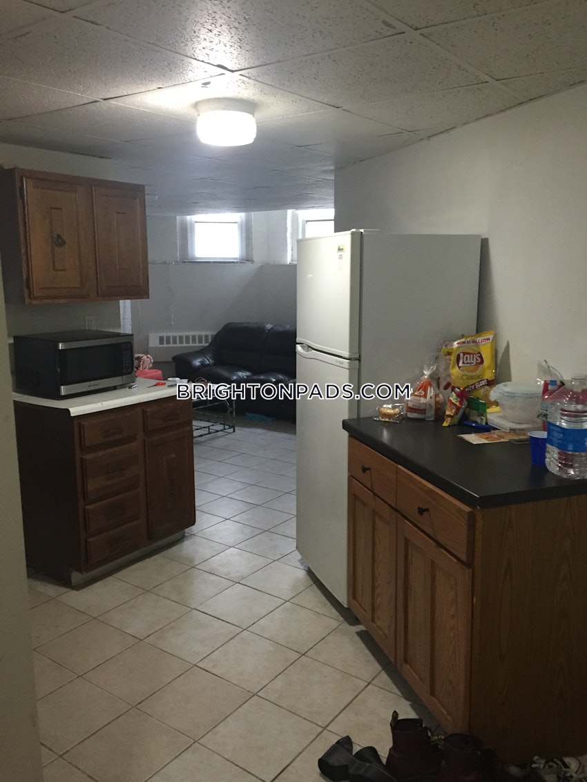 BOSTON - BRIGHTON - OAK SQUARE - 1 Bed, 1 Bath - Image 25