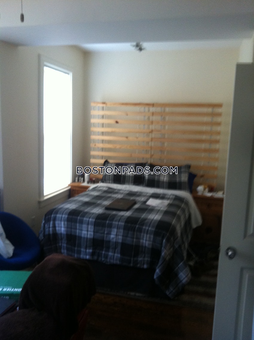 BOSTON - DORCHESTER/SOUTH BOSTON BORDER - 3 Beds, 2 Baths - Image 2