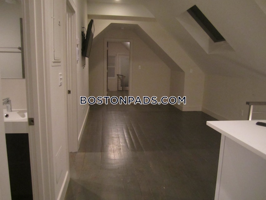 BOSTON - DORCHESTER/SOUTH BOSTON BORDER - 3 Beds, 2 Baths - Image 9