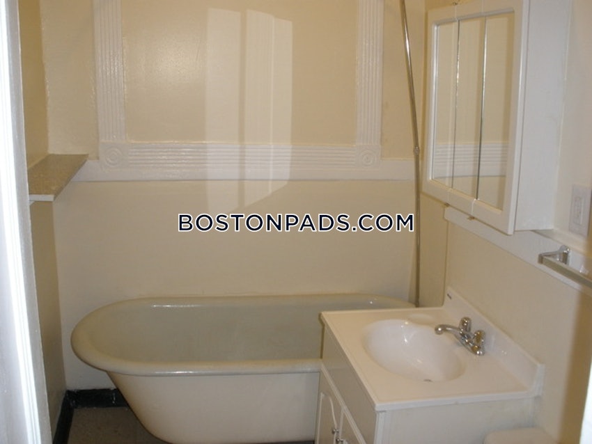 BOSTON - FENWAY/KENMORE - 3 Beds, 1 Bath - Image 4