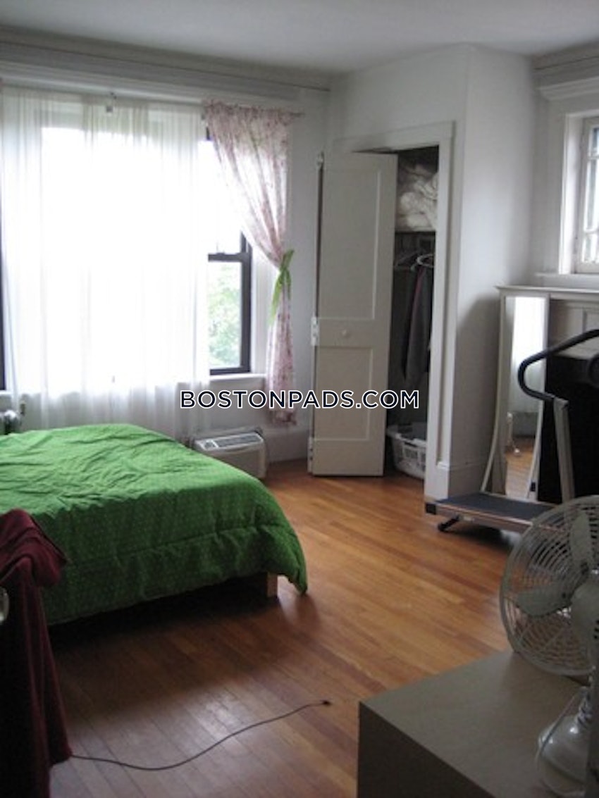 BOSTON - FENWAY/KENMORE - 3 Beds, 1 Bath - Image 4