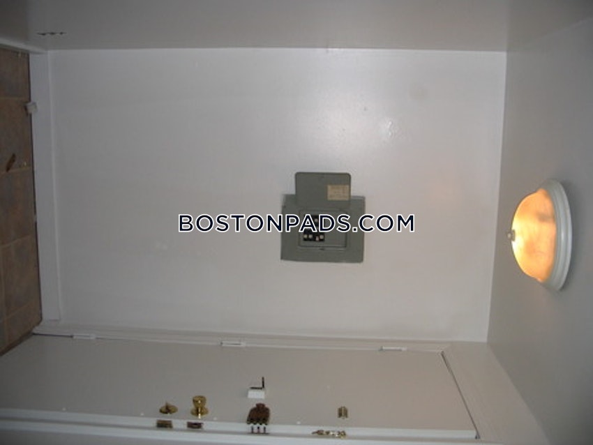 Boston - Fenway/Kenmore - 1 Bed, 1 Bath - Image 3