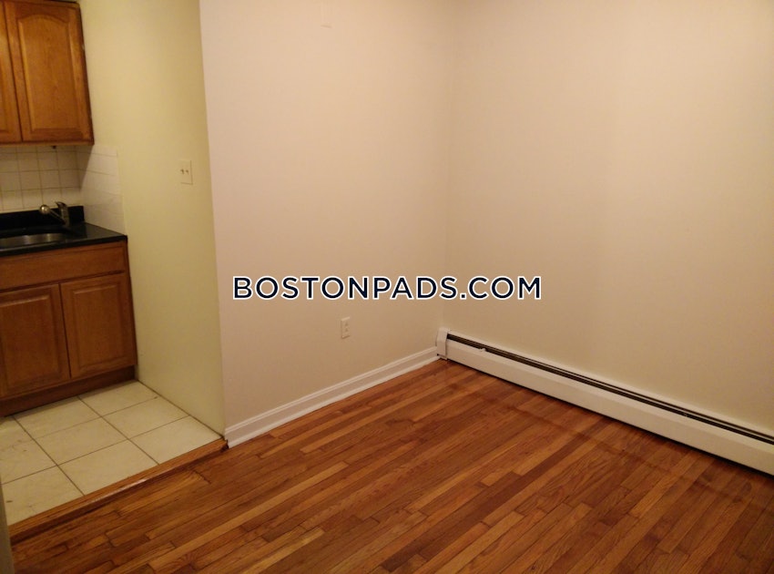 BOSTON - FENWAY/KENMORE - 4 Beds, 2 Baths - Image 12