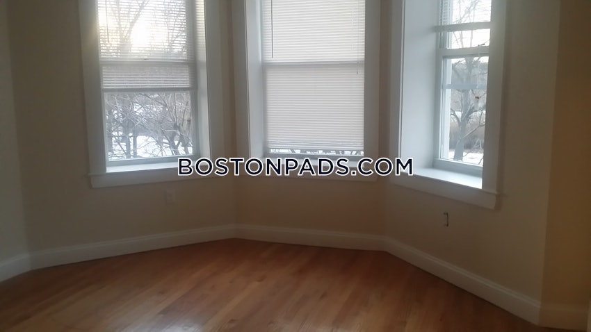 BOSTON - FENWAY/KENMORE - 4 Beds, 1 Bath - Image 7