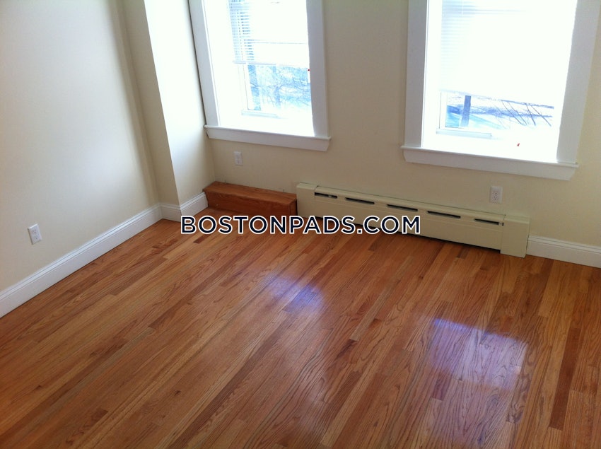 BOSTON - FENWAY/KENMORE - 4 Beds, 1 Bath - Image 8