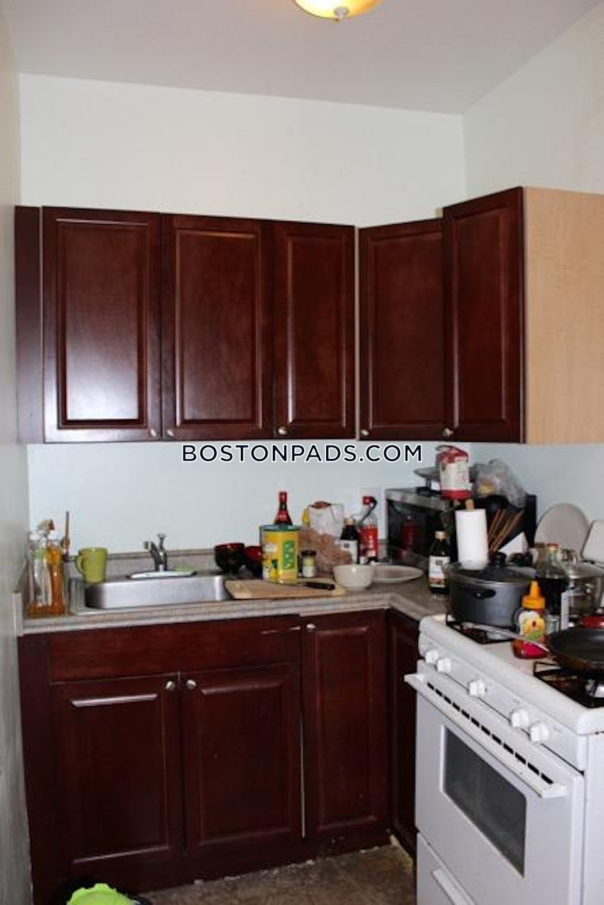 BOSTON - FENWAY/KENMORE - 3 Beds, 1 Bath - Image 3