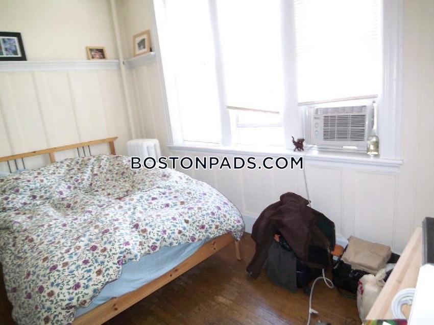 BOSTON - FENWAY/KENMORE - 3 Beds, 1 Bath - Image 4