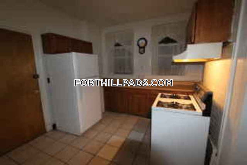 BOSTON - FORT HILL - 3 Beds, 1 Bath - Image 3
