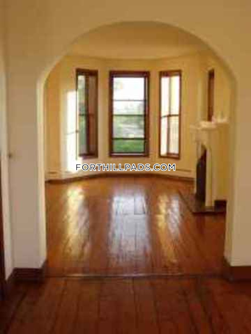 BOSTON - FORT HILL - 3 Beds, 2 Baths - Image 38