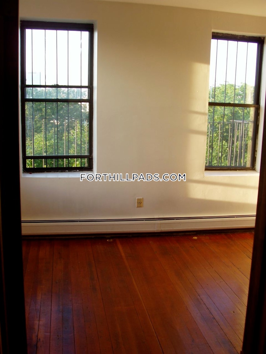 BOSTON - FORT HILL - 3 Beds, 2 Baths - Image 31