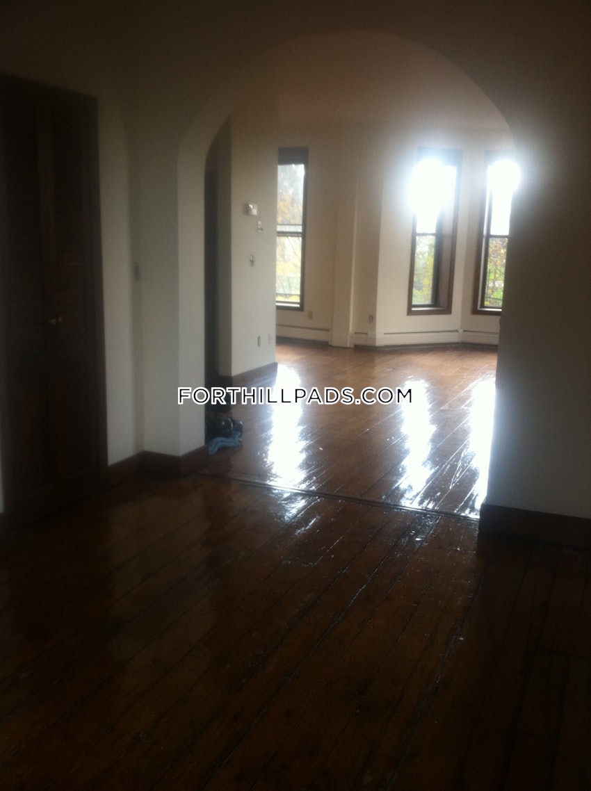 BOSTON - FORT HILL - 3 Beds, 2 Baths - Image 19