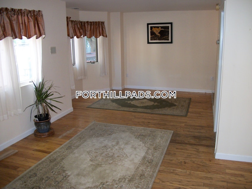 BOSTON - FORT HILL - 3 Beds, 1.5 Baths - Image 7