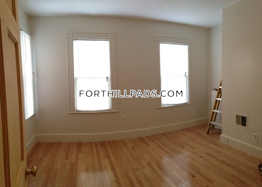 BOSTON - FORT HILL - 3 Beds, 1.5 Baths - Image 2