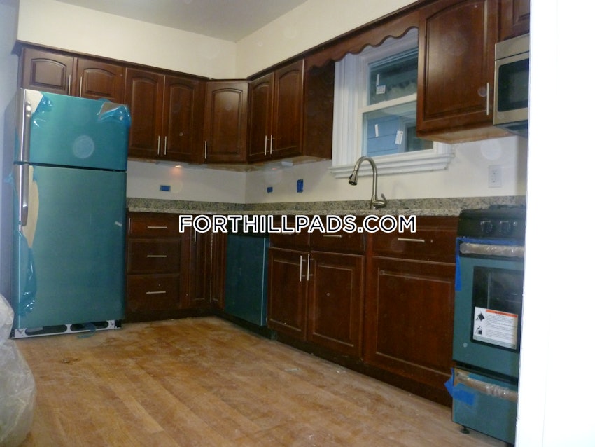 BOSTON - FORT HILL - 3 Beds, 1.5 Baths - Image 8