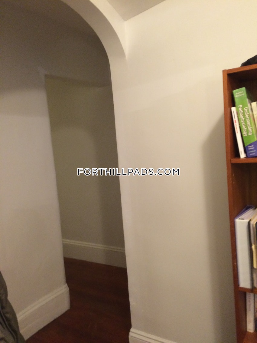 BOSTON - FORT HILL - 3 Beds, 1 Bath - Image 13