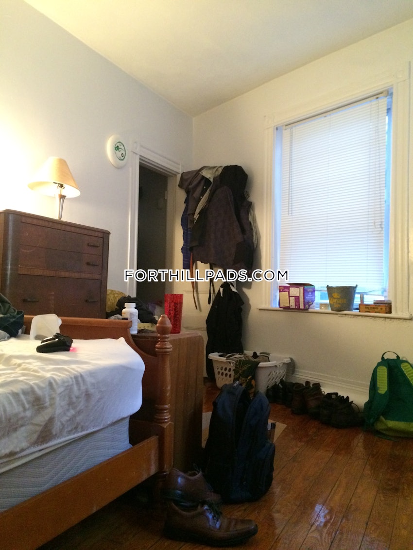 BOSTON - FORT HILL - 4 Beds, 1 Bath - Image 15